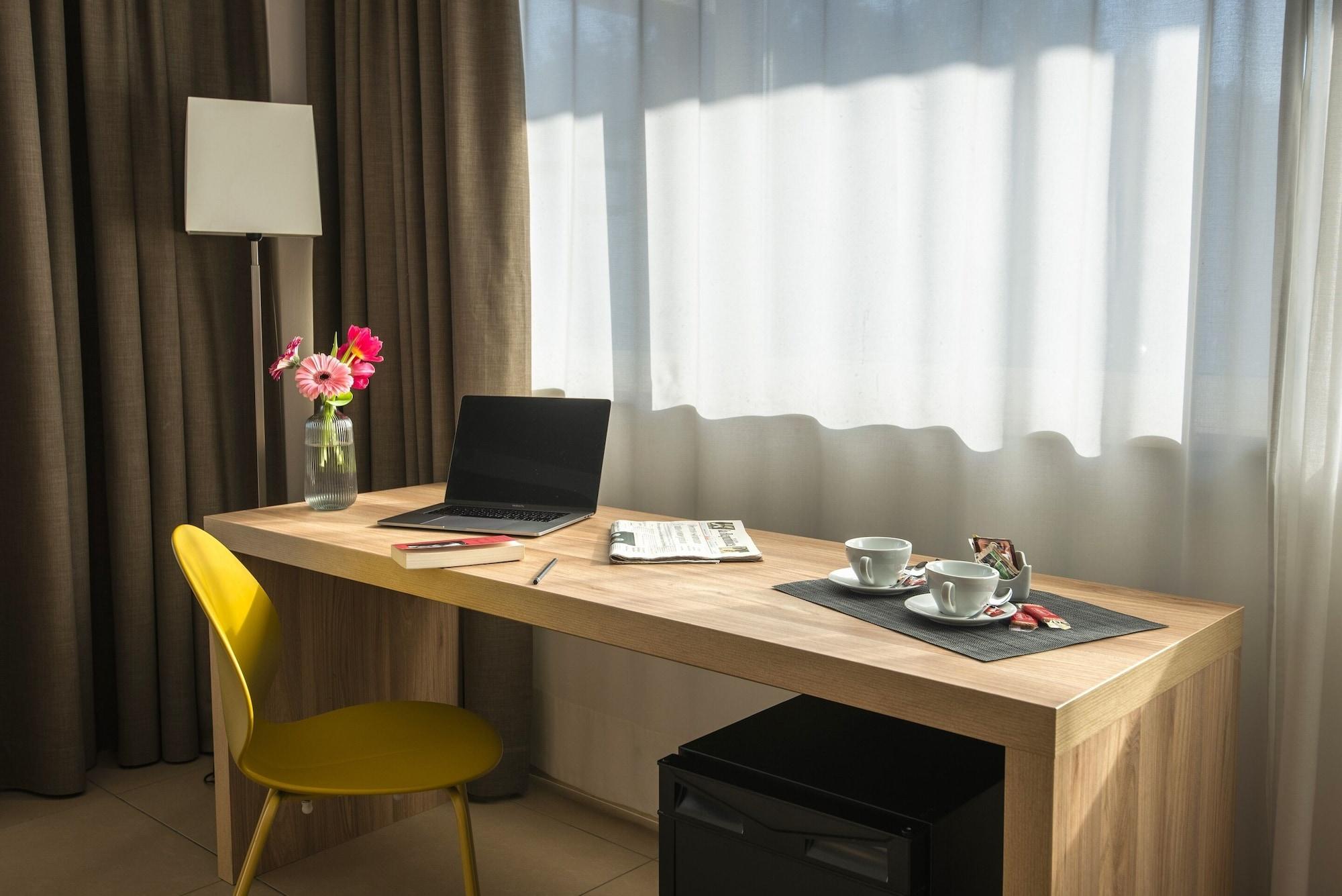 Hotel Dimorae Rooms And Suites - Apartments ชิวิตาโนวา มาร์เค ภายนอก รูปภาพ