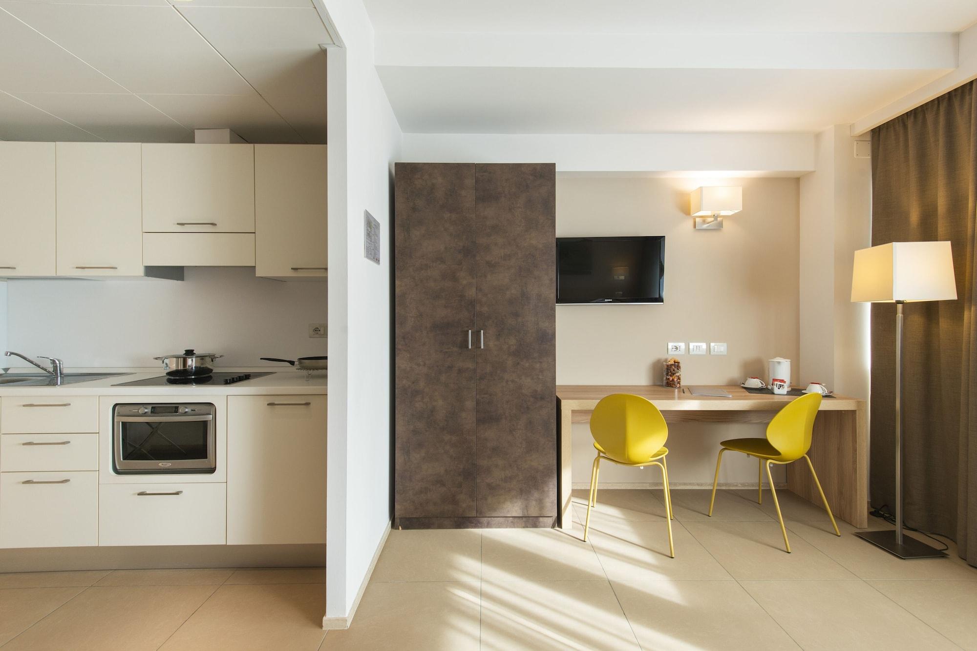 Hotel Dimorae Rooms And Suites - Apartments ชิวิตาโนวา มาร์เค ภายนอก รูปภาพ