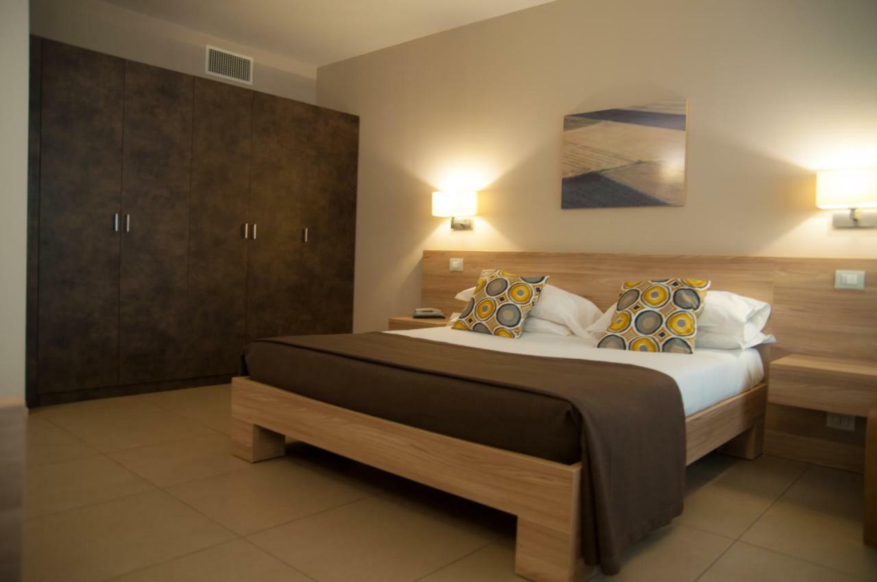 Hotel Dimorae Rooms And Suites - Apartments ชิวิตาโนวา มาร์เค ภายนอก รูปภาพ